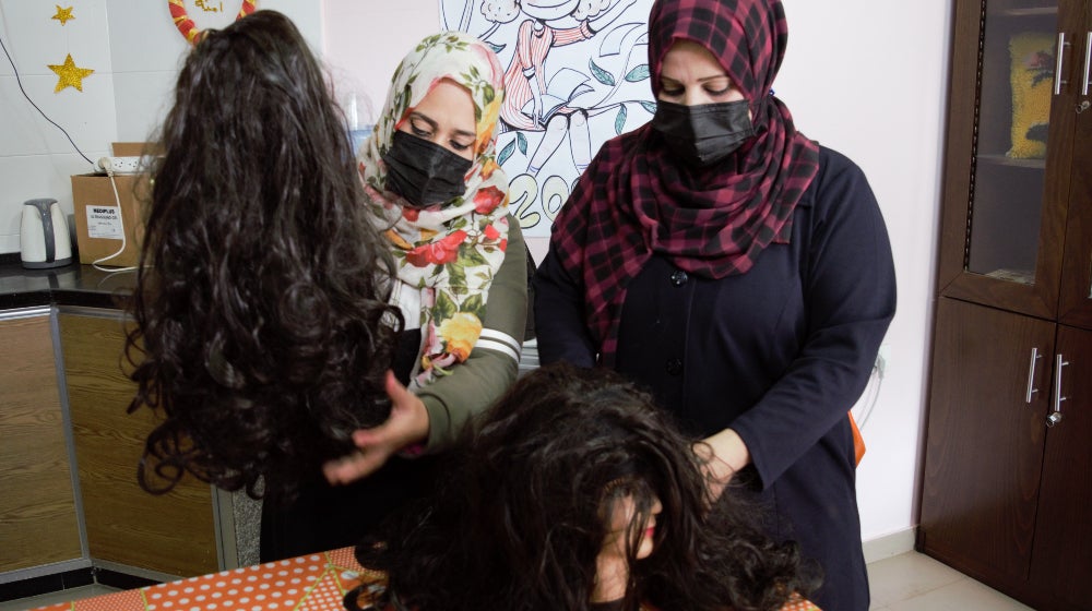En Palestine, les survivantes de cancer du sein et celles qui les soutiennent sont réunies 