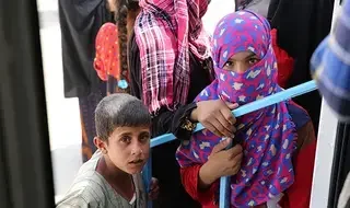 Mientras los combates hacen estragos en el noreste de Siria, el...